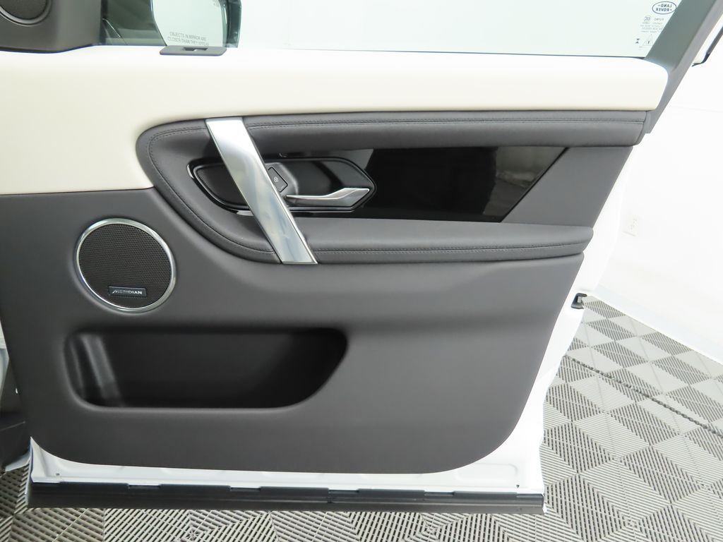 2025 Land Rover Discovery Sport S photo 24