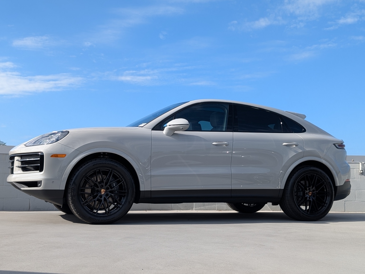 2026 Porsche Cayenne Coupe photo 2
