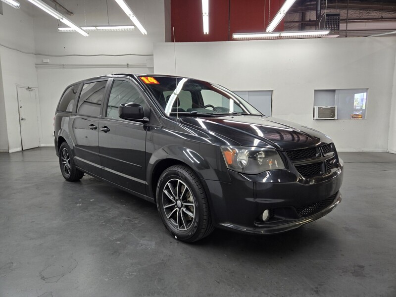 2014 Dodge Grand Caravan SXT photo 3