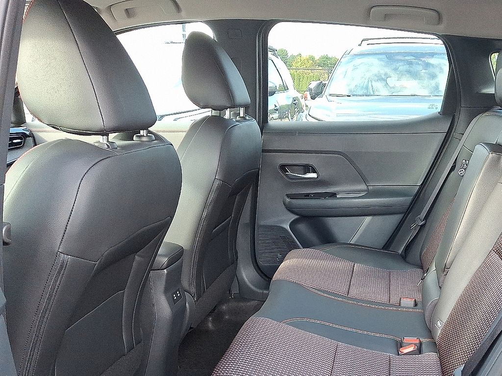 2026 Nissan Kicks SR photo 3