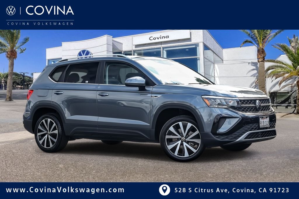 2024 Volkswagen Taos SE's photo