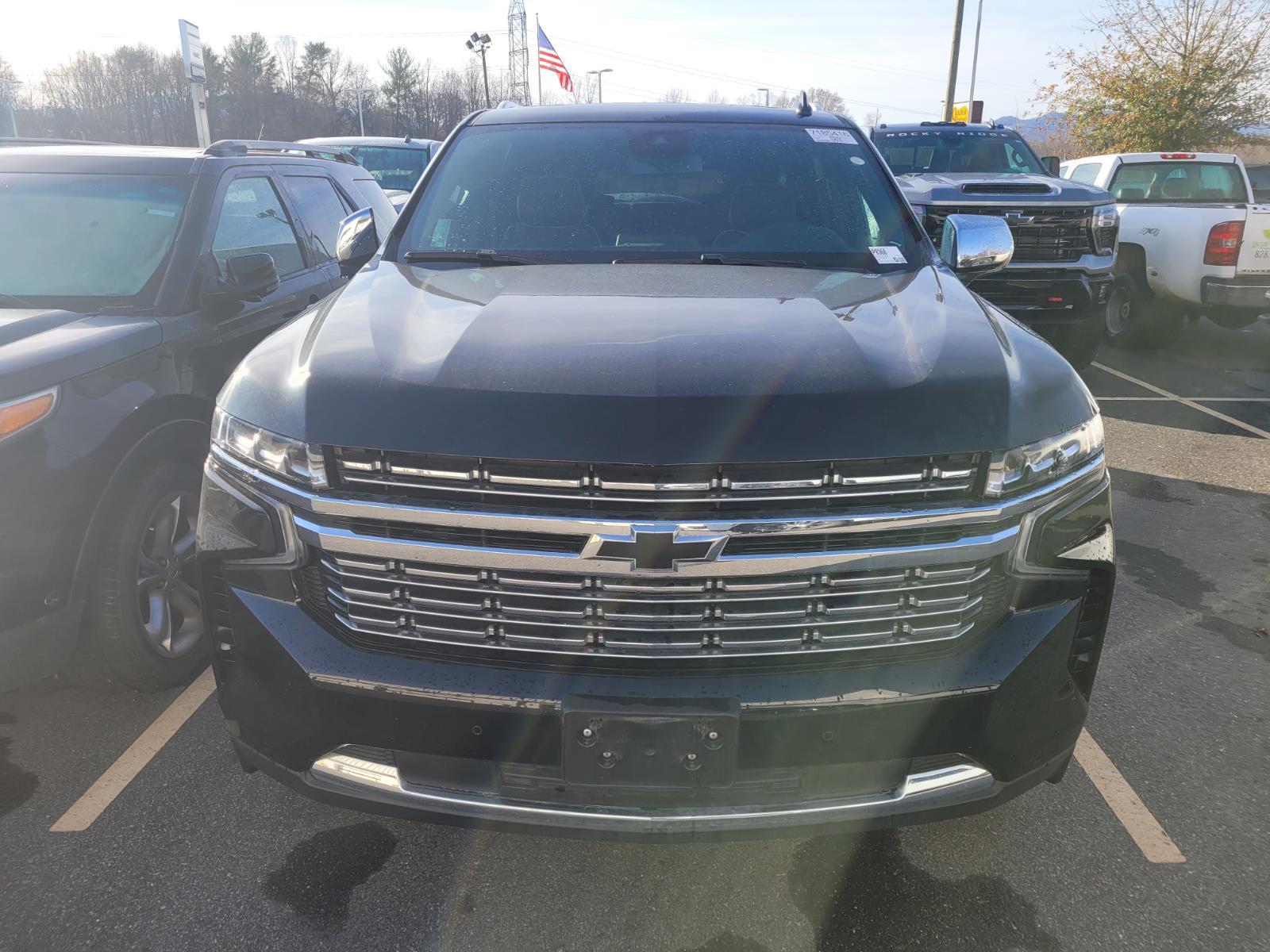 2024 Chevrolet Suburban Premier photo 2