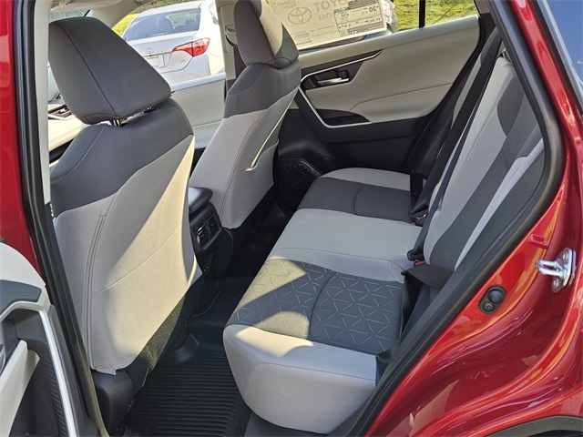 2025 Toyota RAV4 XLE photo 7