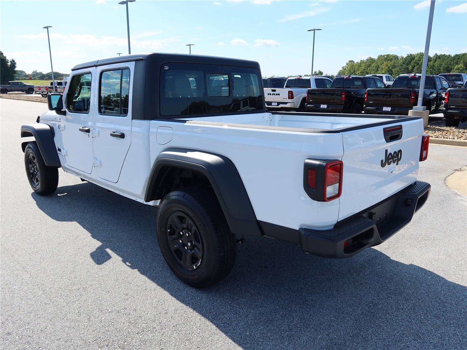 2025 Jeep Gladiator Sport photo 2