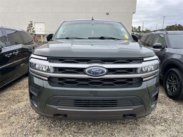2022 Ford Expedition XLT photo 2