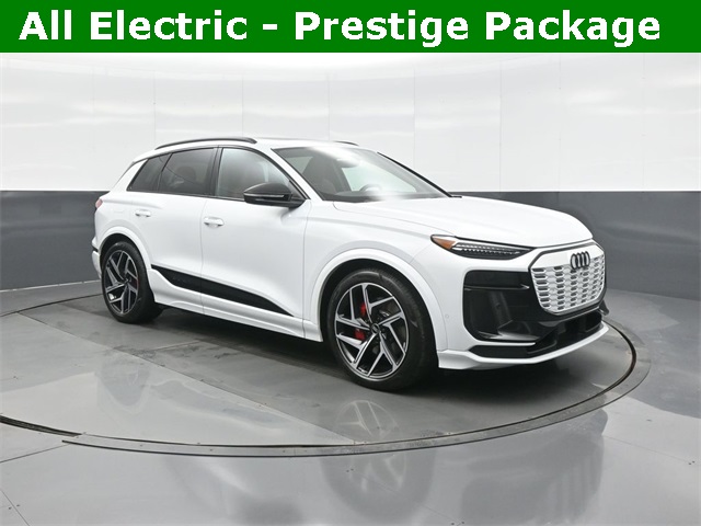 2025 Audi SQ6 e-tron Prestige's photo
