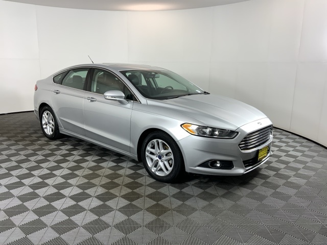 2016 Ford Fusion SE photo 3