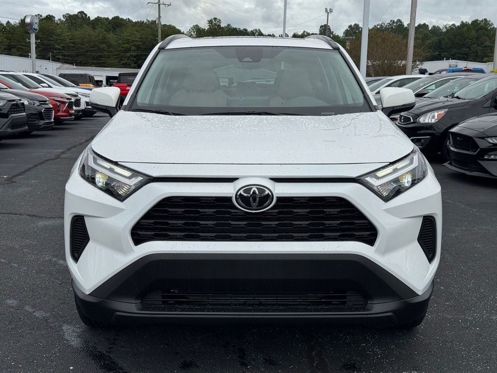 2025 Toyota RAV4 XLE photo 8