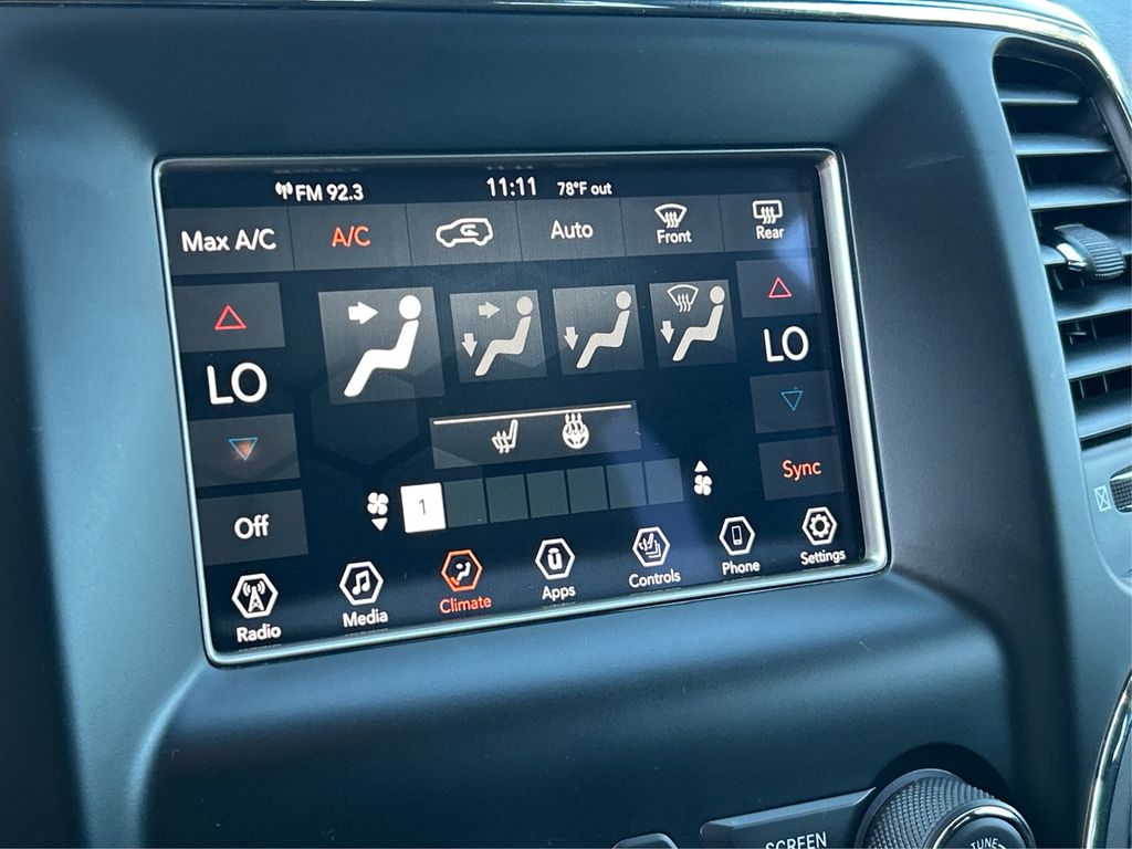 2021 Jeep Grand Cherokee Laredo E photo 29