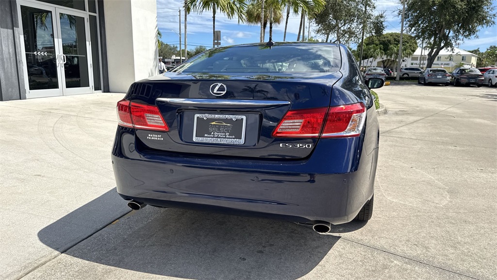 2011 Lexus ES 350 photo 23