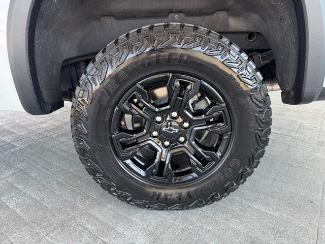 2023 Chevrolet Silverado 1500 ZR2 photo 2