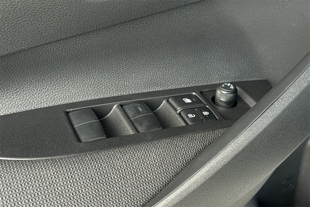 2025 Toyota Corolla LE photo 12