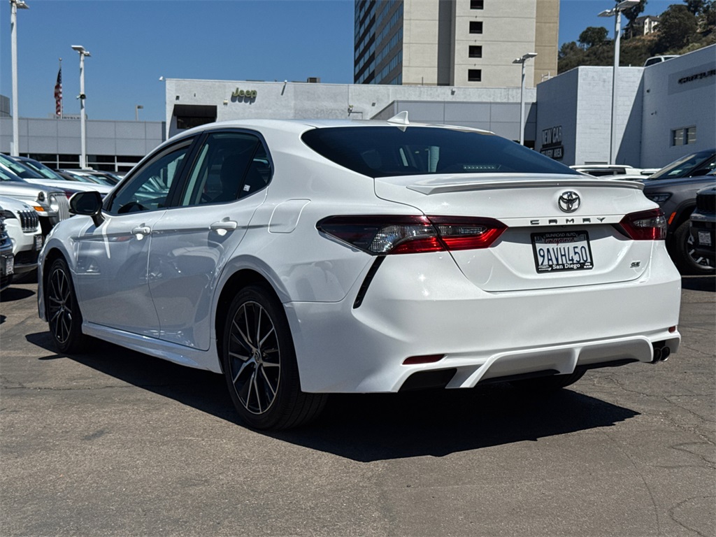 2022 Toyota Camry SE photo 10