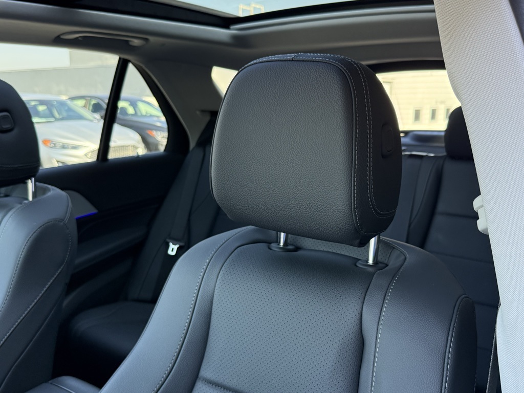 2026 Mercedes Benz GLE 450e 4MATIC photo 3