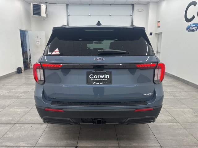2025 Ford Explorer ST-Line photo 5