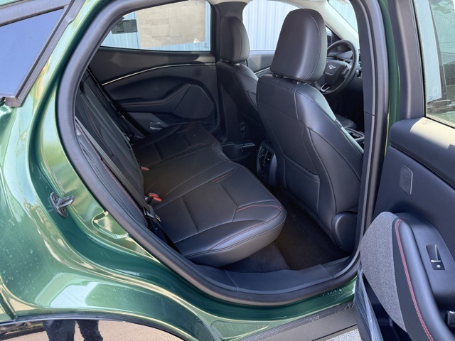 2025 Ford Mustang Mach-E Premium photo 4