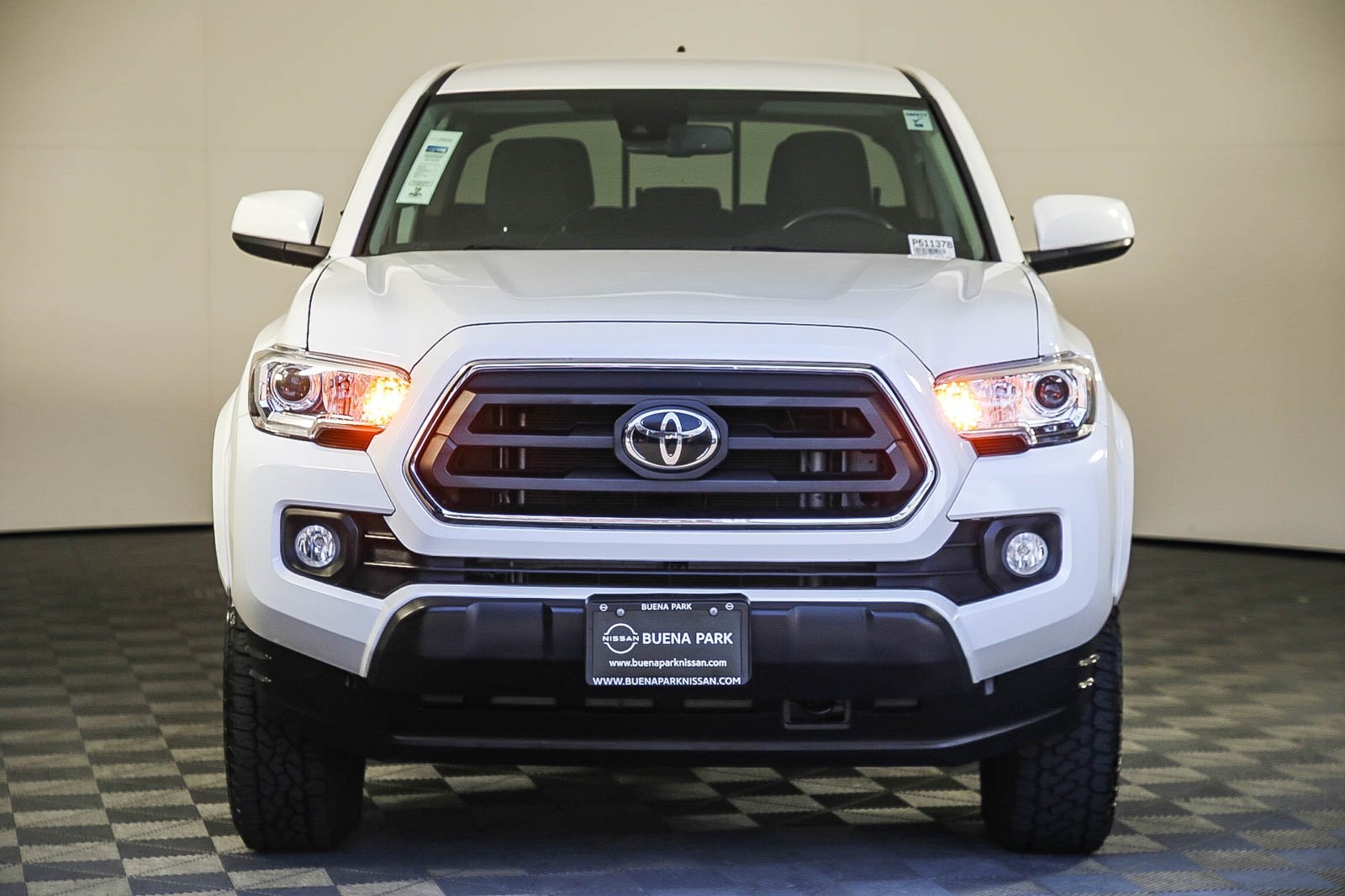 2022 Toyota Tacoma TRD Off-Road photo 2