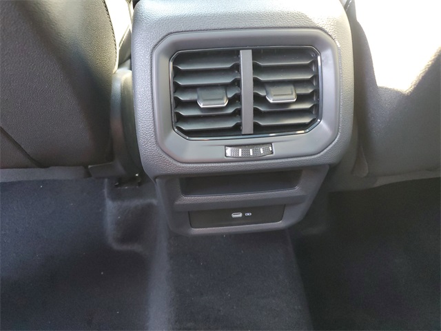 2025 Volkswagen Taos SE photo 12