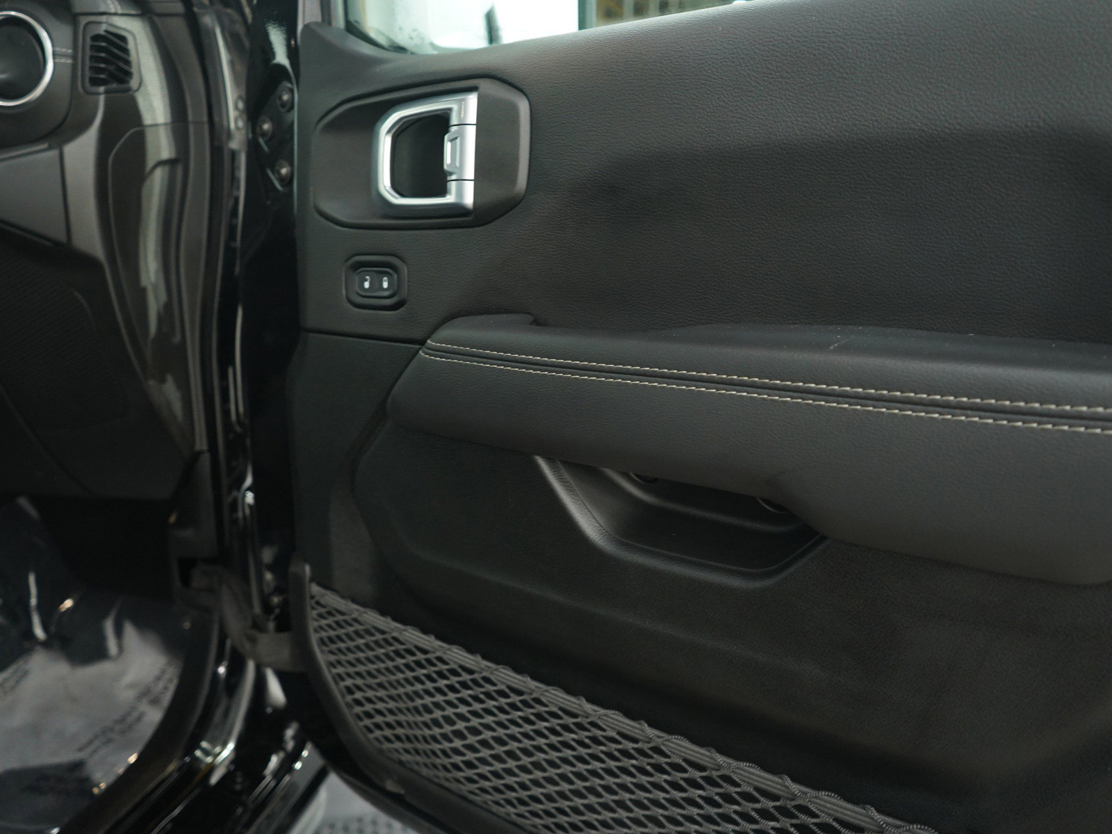 2021 Jeep Wrangler Unlimited Sahara photo 9