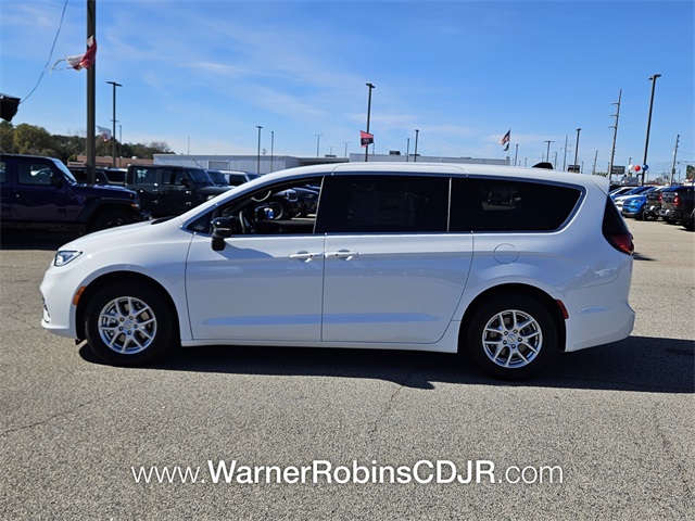 2026 Chrysler Pacifica photo 4