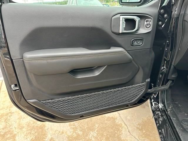 2024 Jeep Wrangler Sahara photo 10