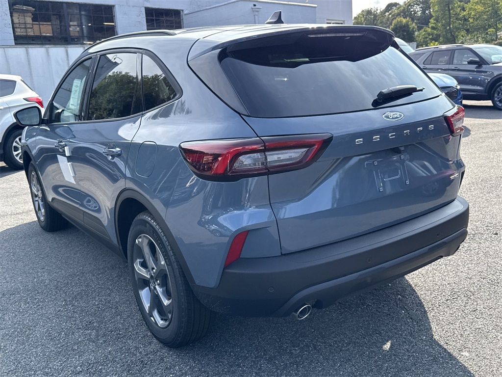 2025 Ford Escape ST-Line photo 4