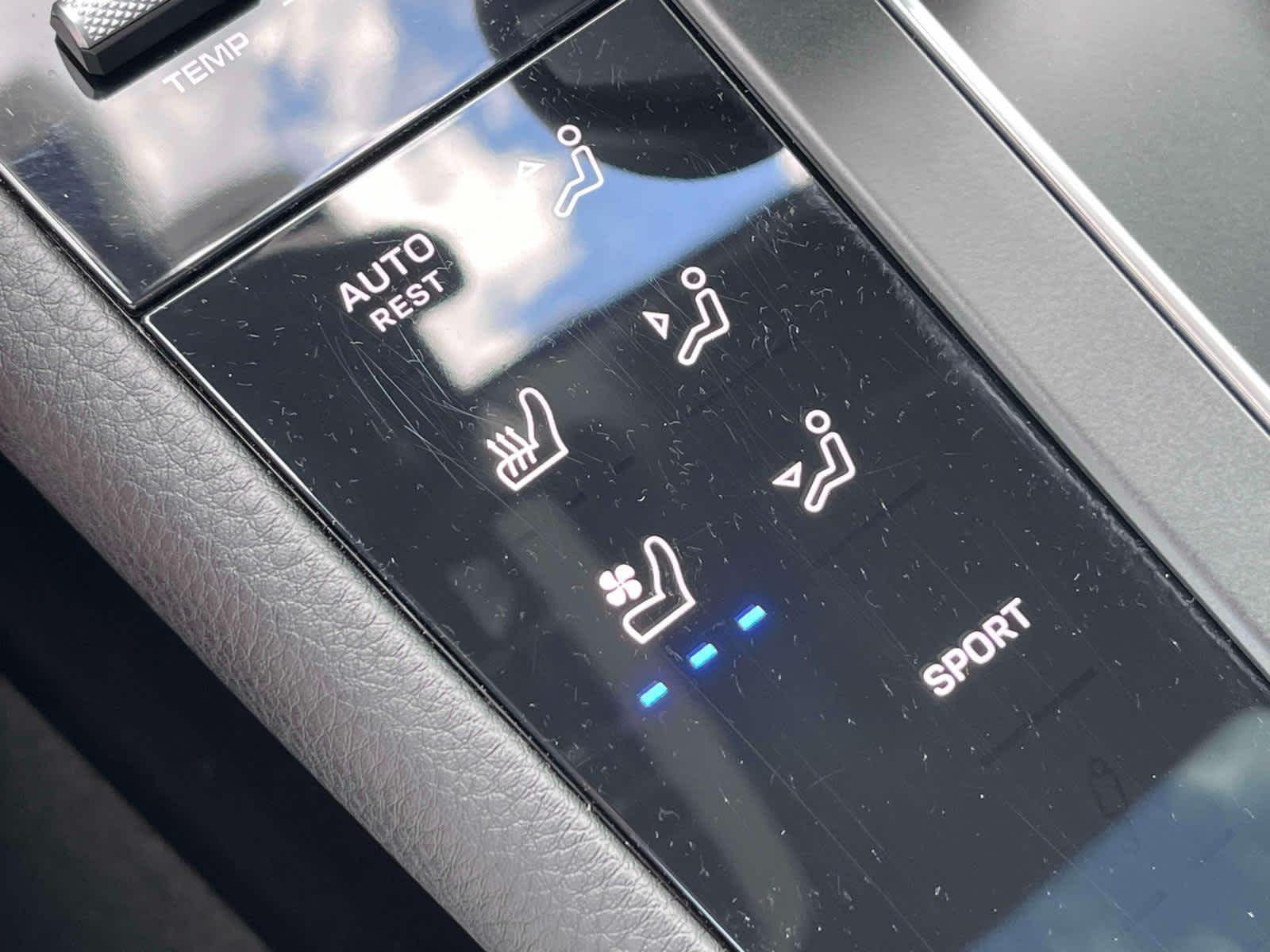 2024 Porsche Macan Base photo 25