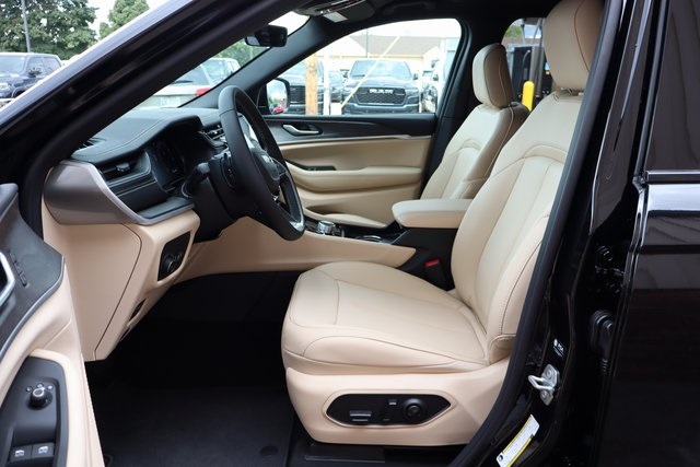 2025 Jeep Grand Cherokee Limited photo 8