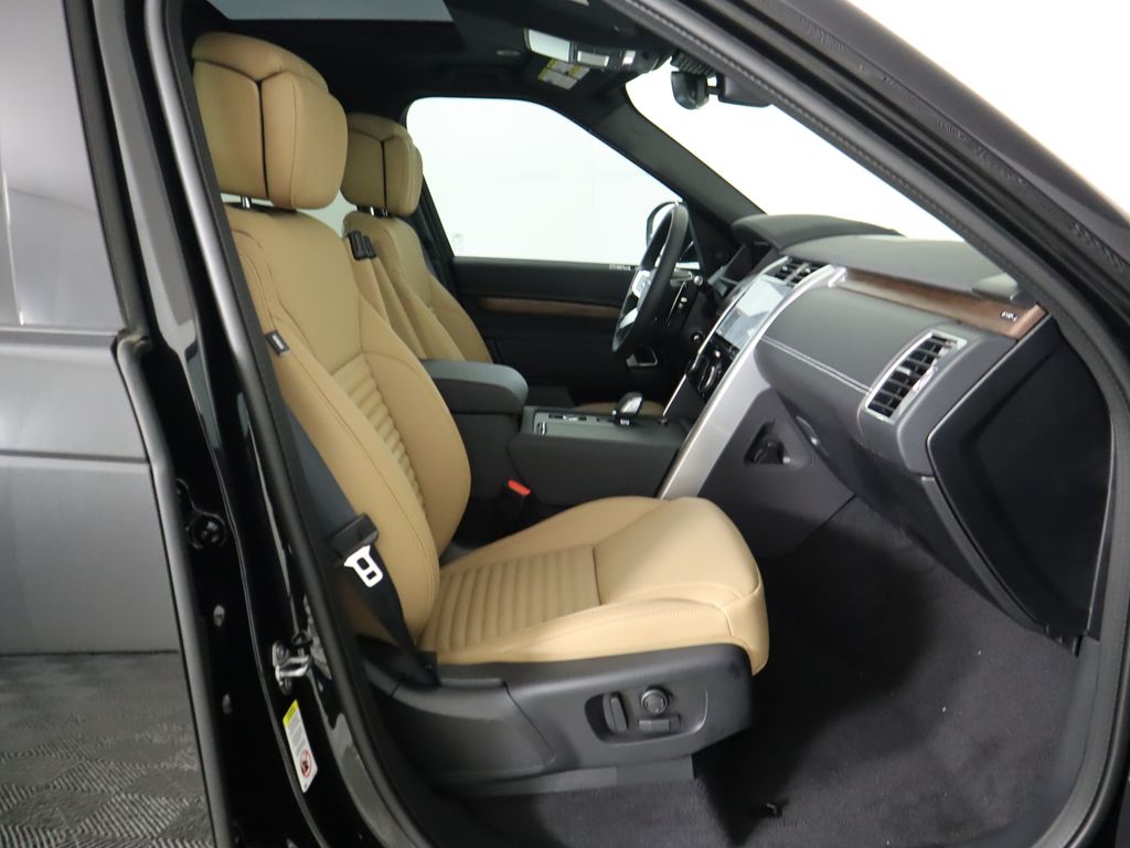 2025 Land Rover Discovery SE photo 19