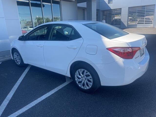 2017 Toyota Corolla LE photo 3