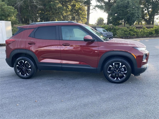 2022 Chevrolet Trailblazer LT photo 2