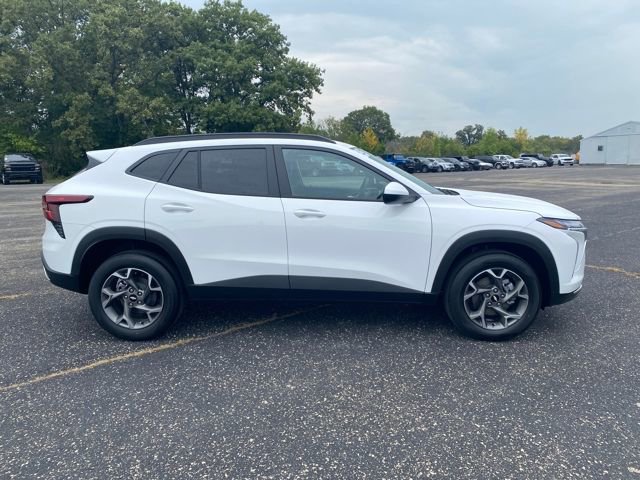 2025 Chevrolet Trax LT photo 3
