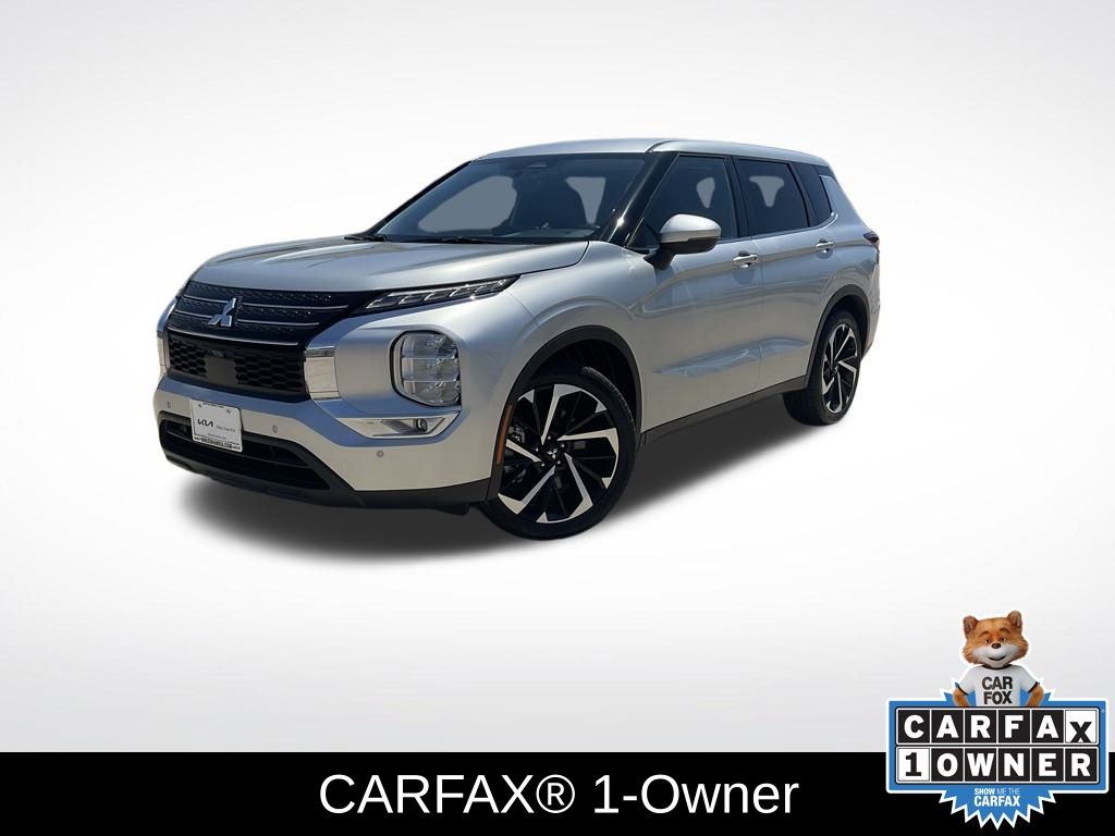2023 Mitsubishi Outlander SE photo 2