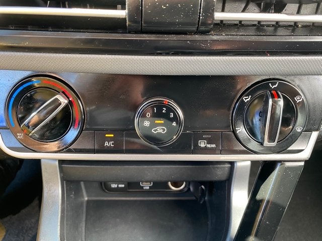 2022 Kia Seltos LX photo 12