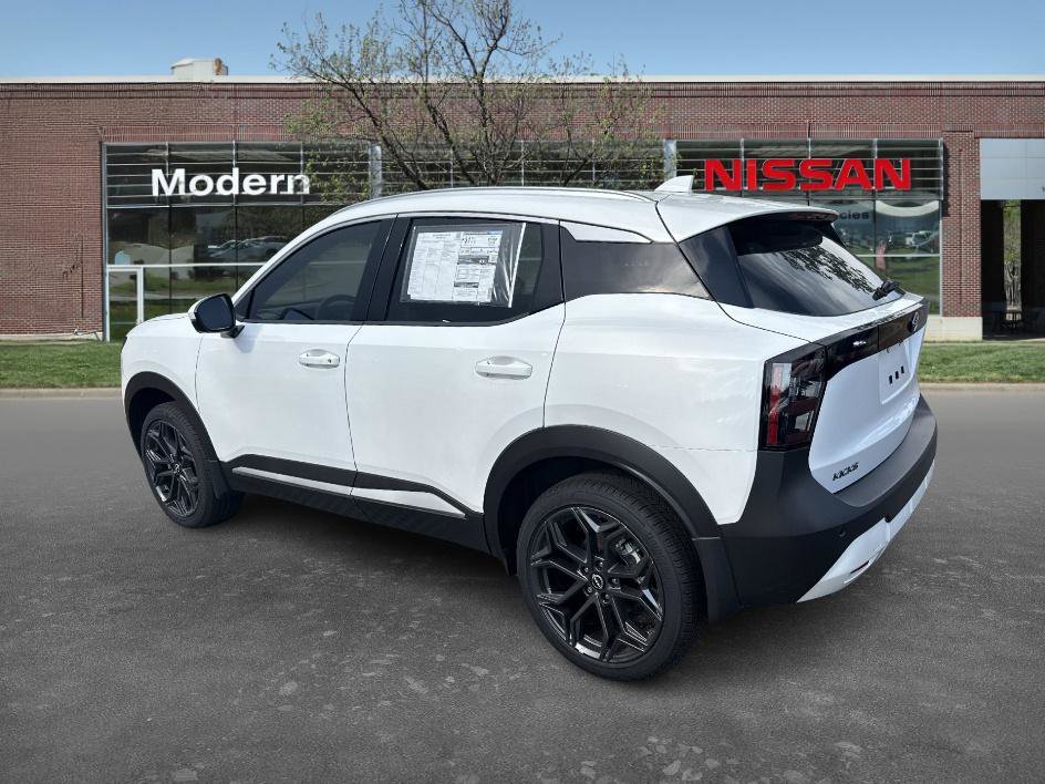 2025 Nissan Kicks SR photo 2