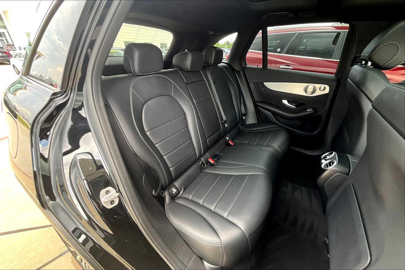 2021 Mercedes Benz GLC 300 photo 17