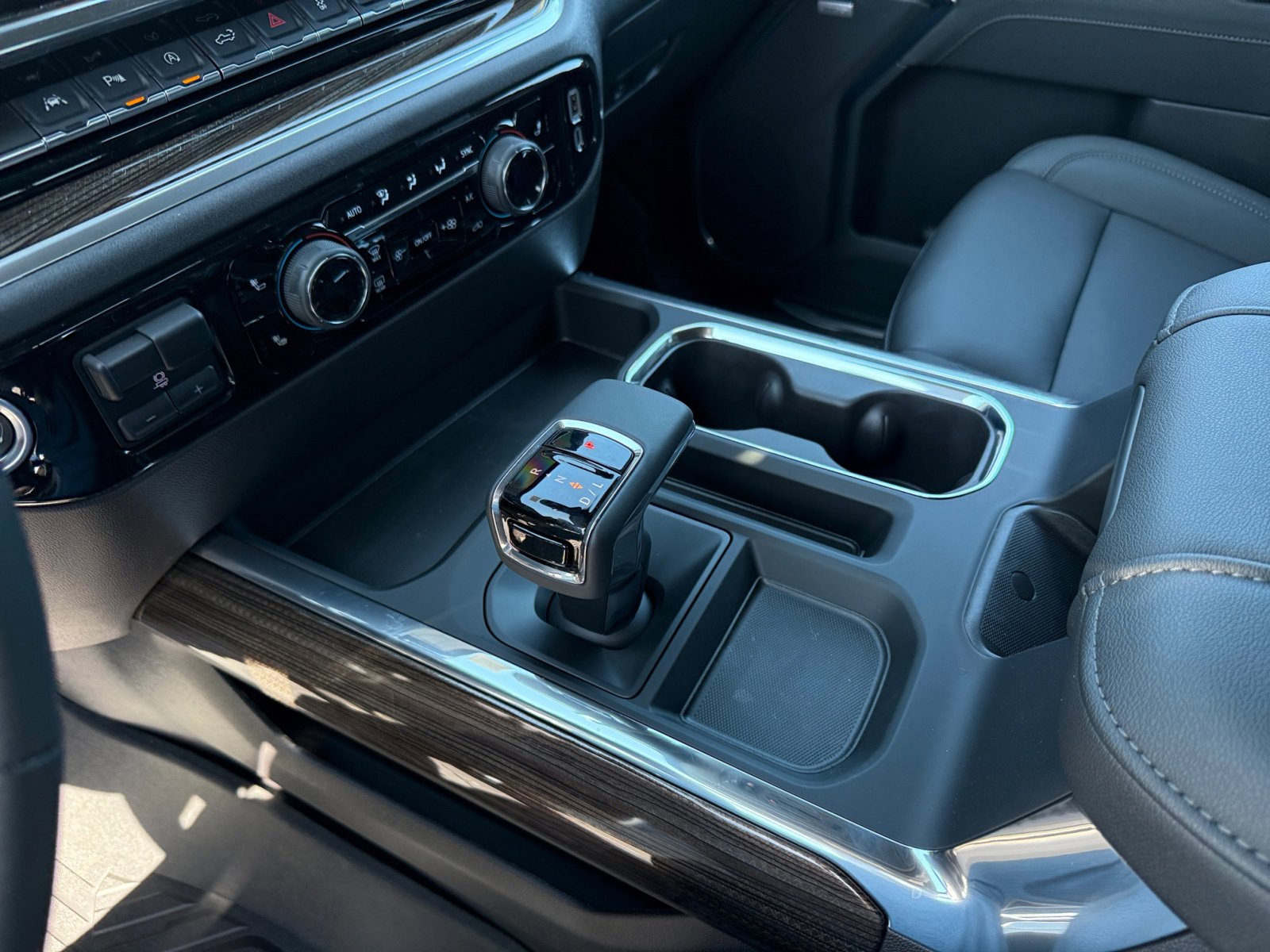 2025 Chevrolet Silverado 1500 RST photo 13
