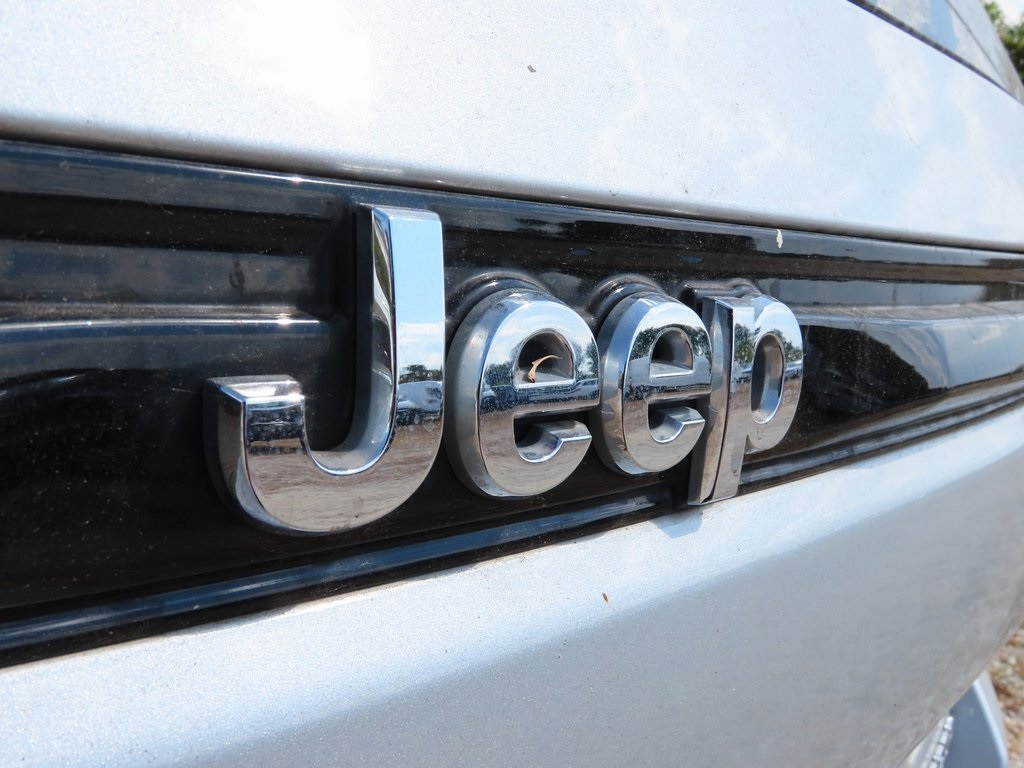 2023 Jeep Grand Cherokee Laredo X photo 13