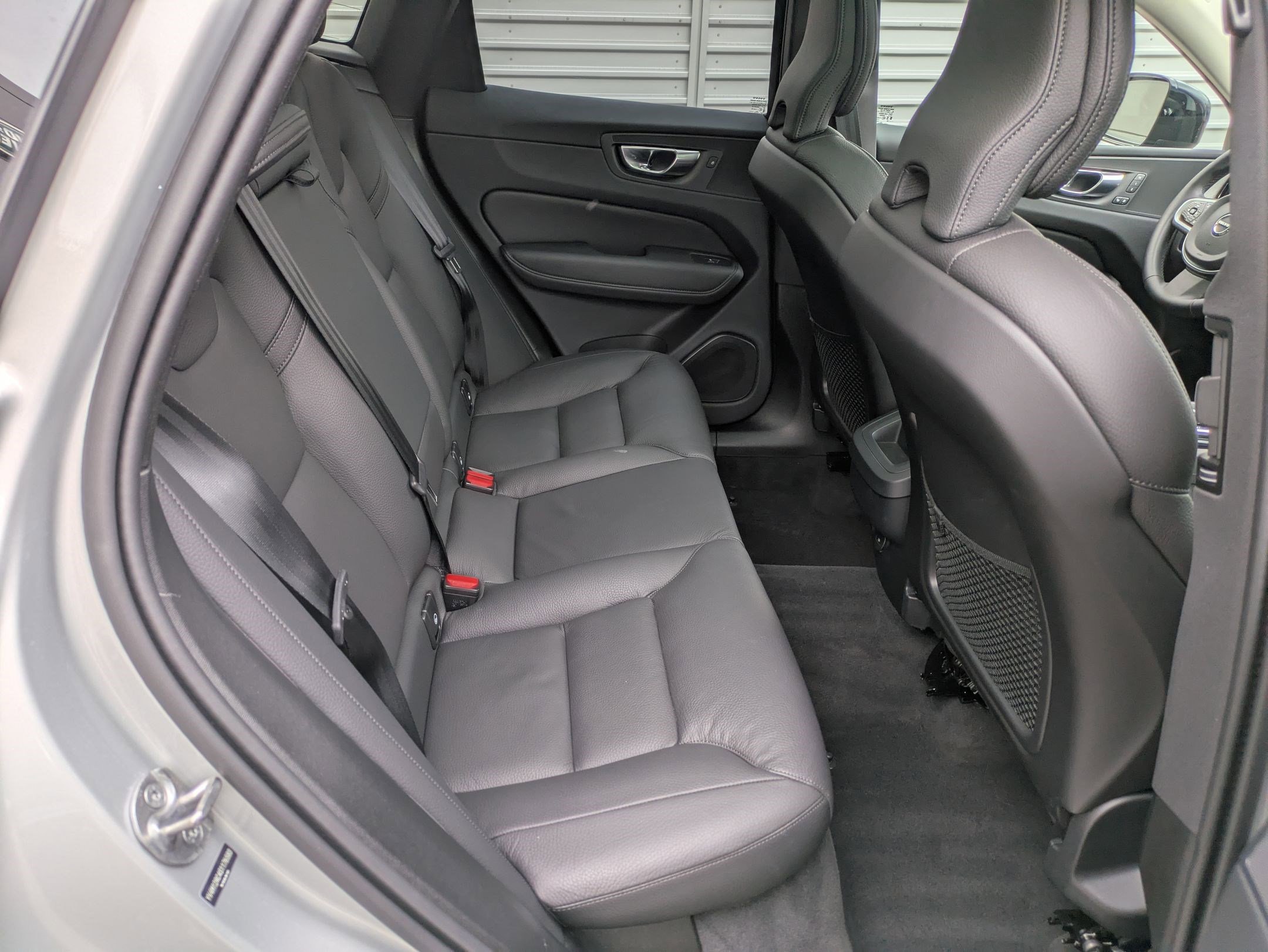 2025 Volvo XC60 Plus photo 30