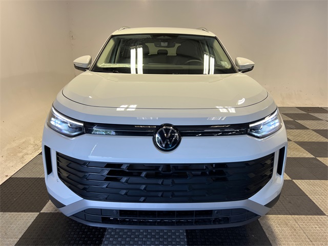 2025 Volkswagen Tiguan SE photo 2