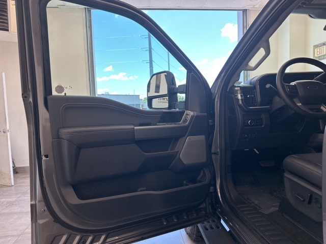 2025 Ford F-350 Lariat photo 13