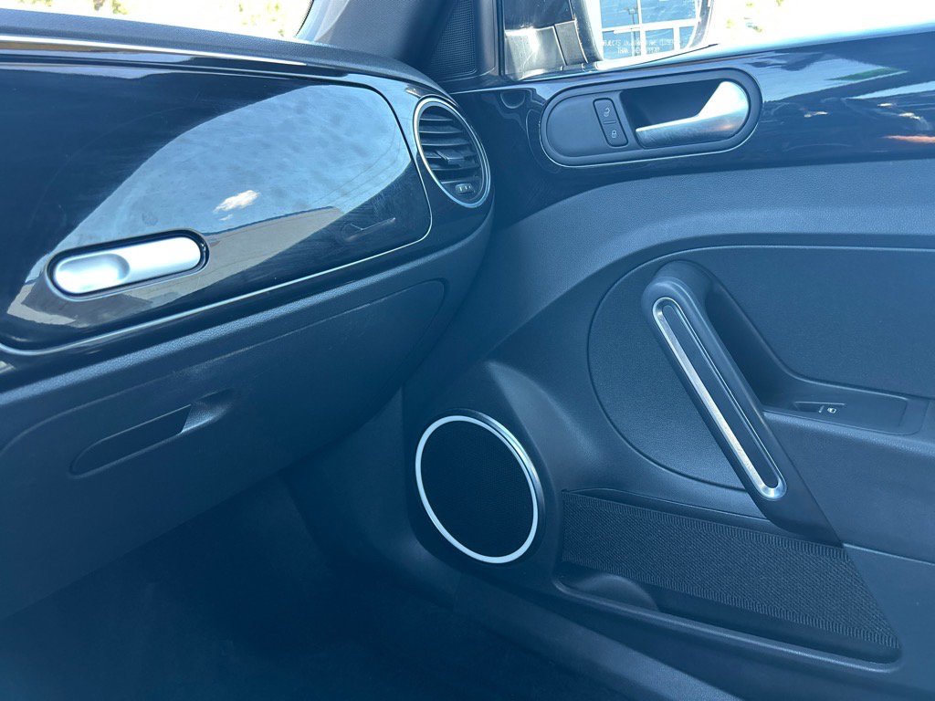 2014 Volkswagen Beetle 2.5L photo 19