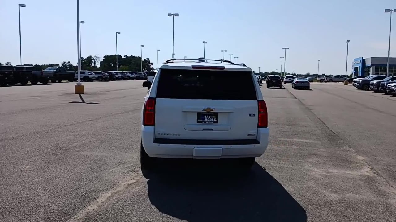 2018 Chevrolet Suburban LT photo 7