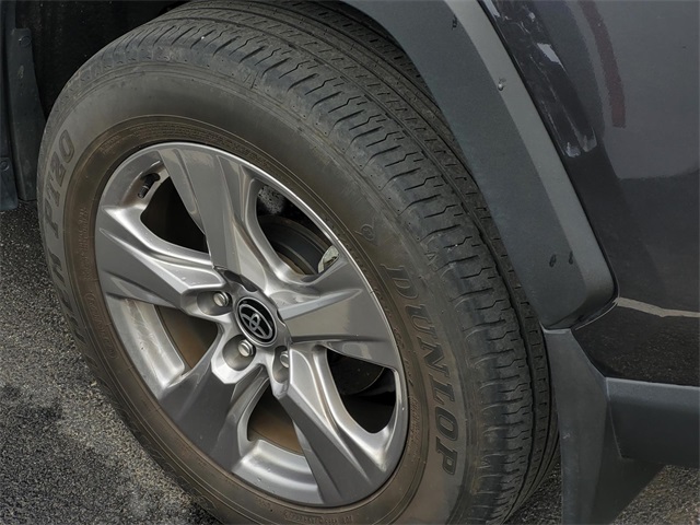 2023 Toyota RAV4 XLE photo 4