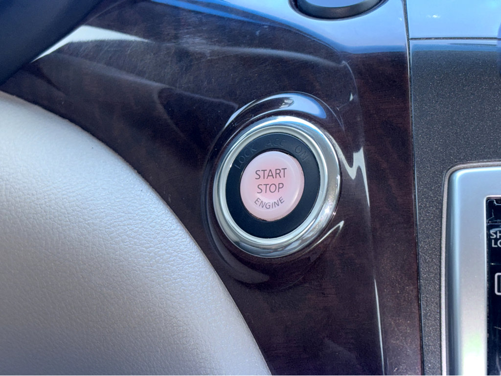 2015 Nissan Quest SL photo 6