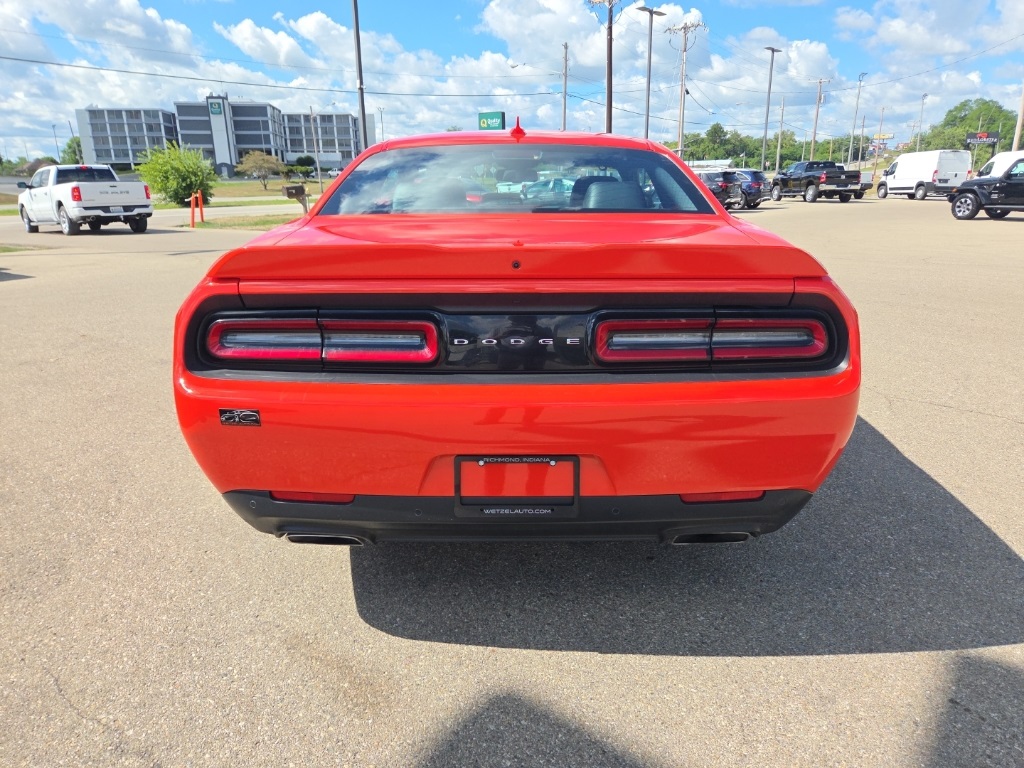 2022 Dodge Challenger R/T photo 6