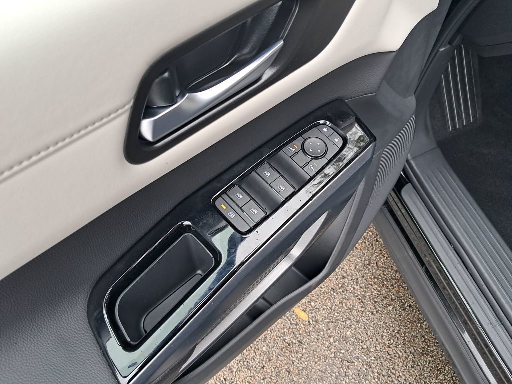2025 Nissan Pathfinder SL photo 11
