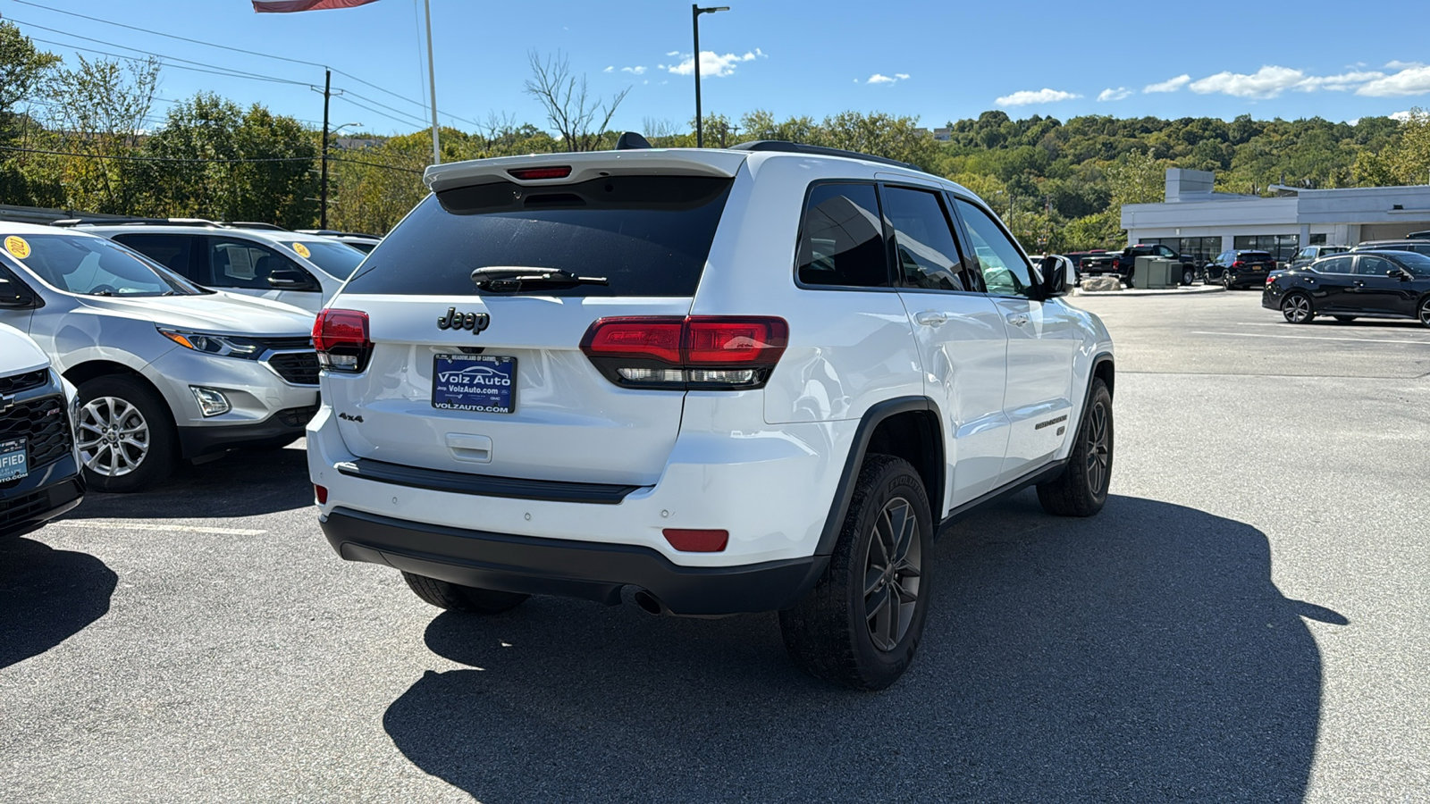 2017 Jeep Grand Cherokee Anniversary Edition photo 3