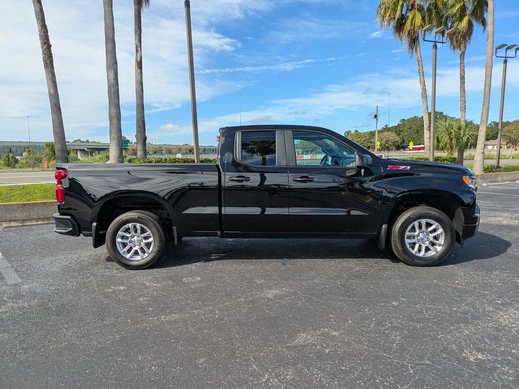 2024 Chevrolet Silverado 1500 RST photo 3