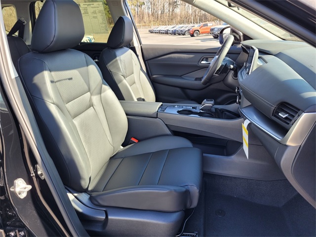 2025 Nissan Rogue SV photo 8